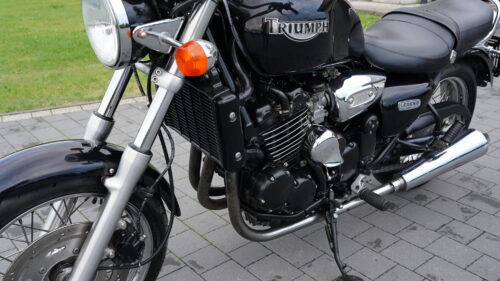 TRIUMPH, LEGEND  900