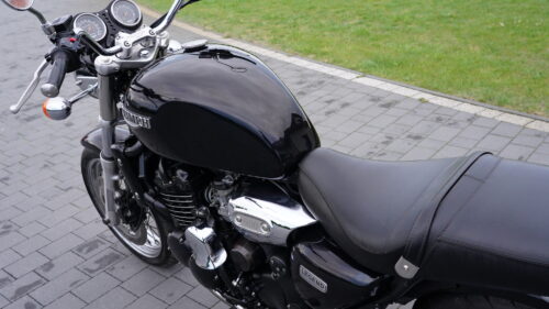 TRIUMPH, LEGEND  900