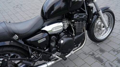 TRIUMPH, LEGEND  900