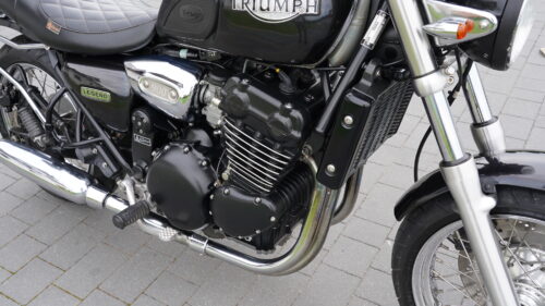 TRIUMPH, LEGEND  900