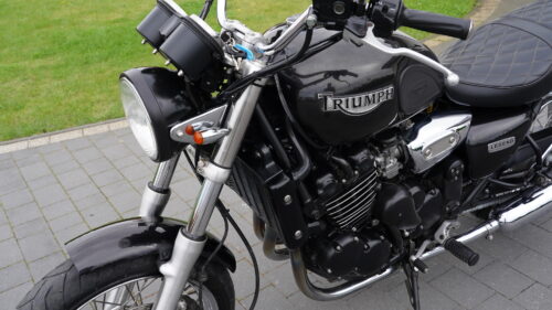 TRIUMPH, LEGEND  900
