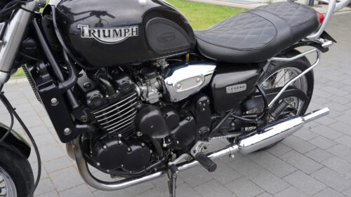 TRIUMPH, LEGEND  900