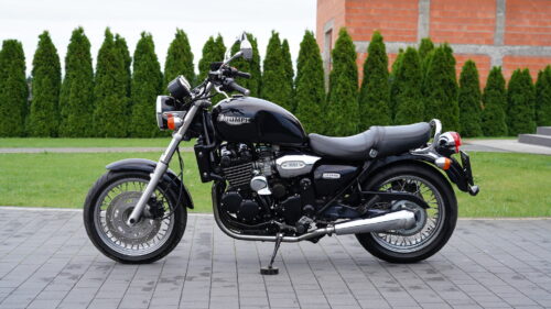 TRIUMPH, LEGEND  900