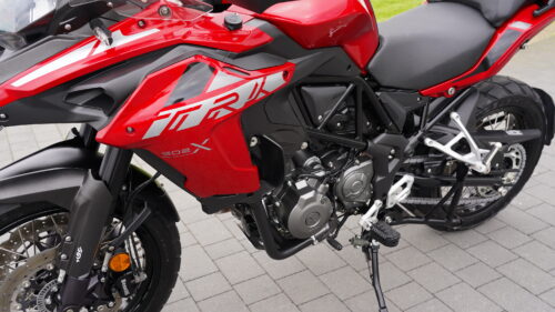 BENELLI, TRK  502 x